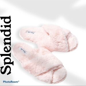 SPLENDID pink faux fur slippers. Size M/L